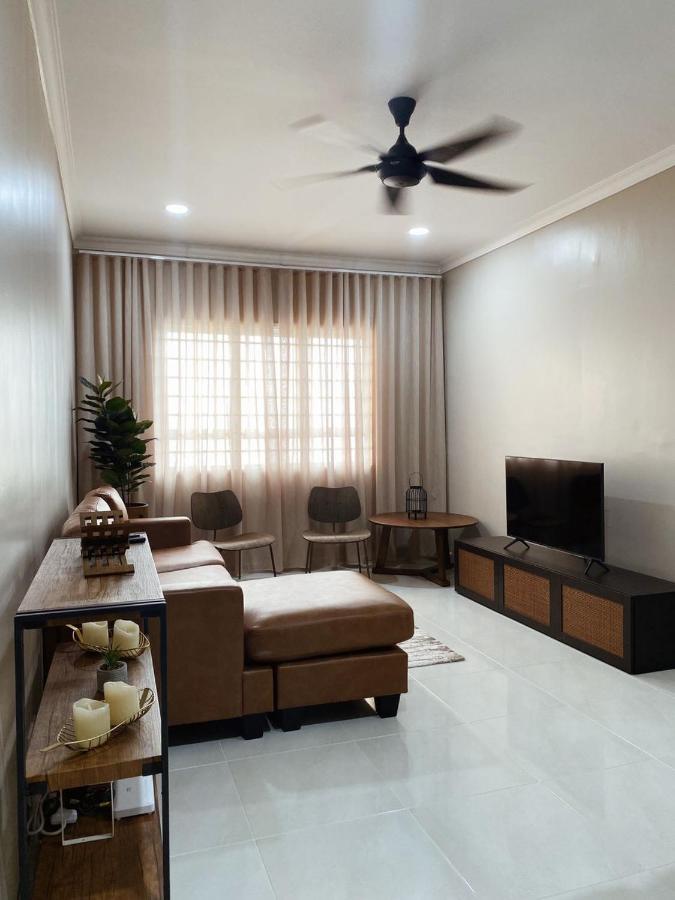 Seaview Apartment 쿠알라트렝가누 외부 사진